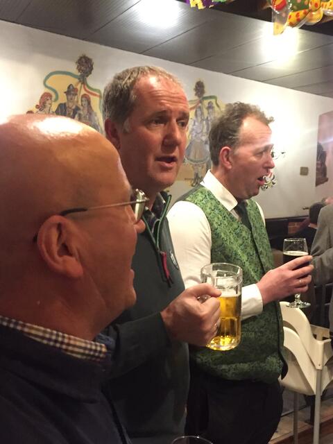 "Lustig und kreuzfidel, ham gema nit so schnell", war das Motto beim Gasthaussingen in Villach.