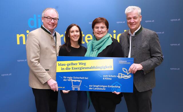 Landeshauptmann Stellvertreter Stephan Pernkopf, Elke Kalteis aus Oed-Öhling
Landesabgeordnete Bürgermeisterin Michaela Hinterholzer, Landesabgeordneter Bürgermeister Anton Kasser

 | Foto: VPAM