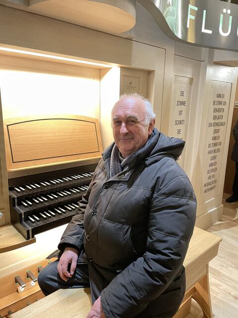 Domorganist Wolfgang Kreuzhuber spielt nach der Weihe am 12. März das erste Konzert auf der neuen Orgel. | Foto: BRS/Püringer