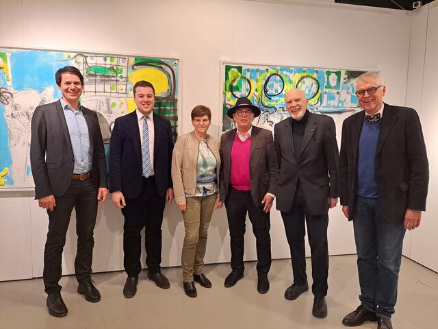 Bezirkshauptmann Markus Kraxner, Kulturstadtrat Johannes Gsaxner, Vizebürgermeisterin Birgit Sandler, Künstler Otto Beck, Kurator Gotthard Fellerer und Obmann Wolfgang Domia (v.l.) bei der Eröffnung der Ausstellung. | Foto: KK