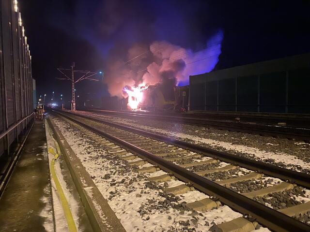 Einsatz wegen brennenden Geisterzuges in Freilassing. | Foto: FF Freilassing