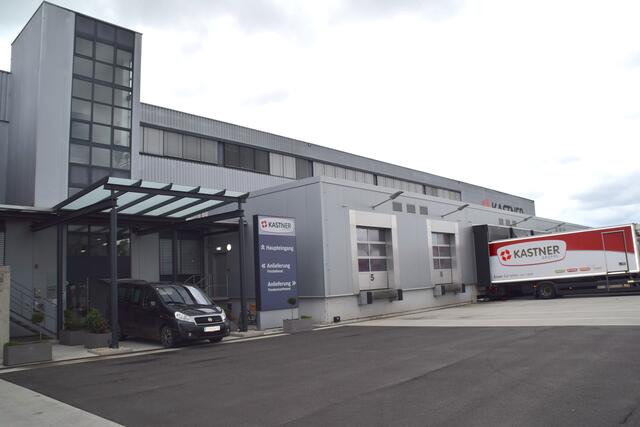 Der Komplex des Lebensmittelgroßhändlers Kastner am Jennersdorfer Stadtrand soll in den kommenden beiden Jahren weiter ausgebaut werden. | Foto: Elisabeth Kloiber