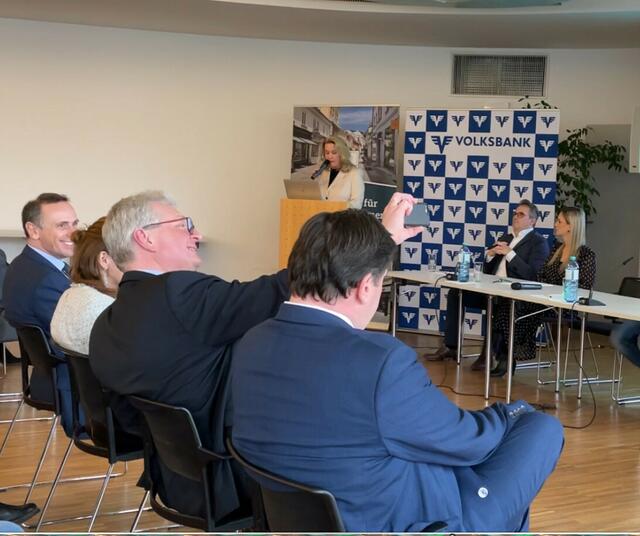 Christoph Kainz beim Selfie-fotografieren. | Foto: Preineder