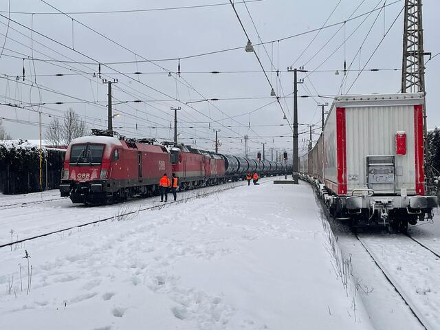 Die betreffenden Züge stehen im Bahnhofsbereich von Fürnitz | Foto: MeinBezirk.at