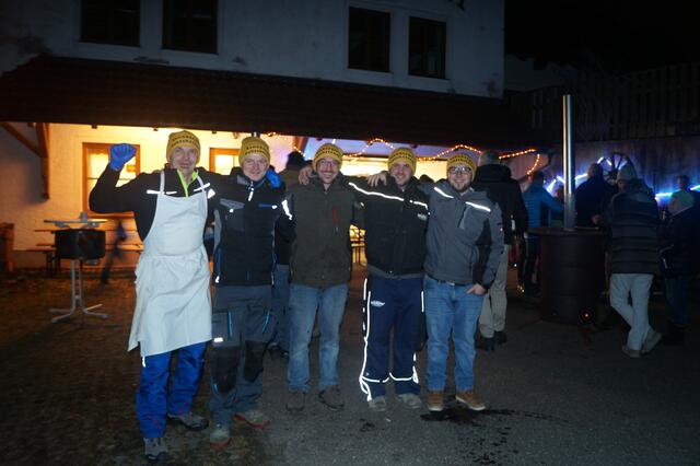 Die Organisatoren des Punschstandes: Christian, Roland, Christoph, Thomas, Christian.
 | Foto: Keplinger