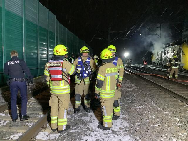 Einsatz wegen brennenden Geisterzuges in Freilassing. | Foto: FF Freilassing