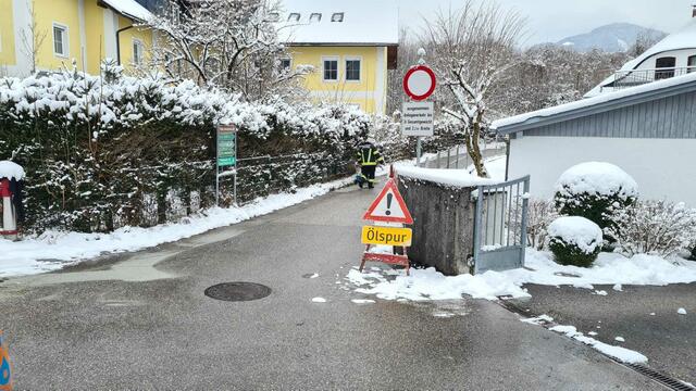 Eine Ölspur zog sich in Bad Ischl von der sogenannten "Umekokurve" bis hin zum Rettenbachweg.