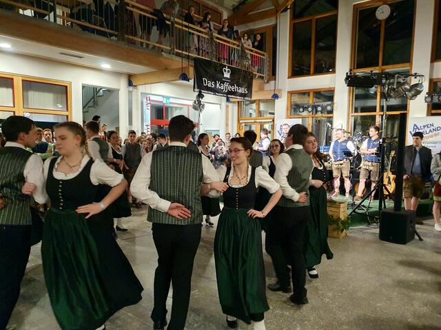 Eintanzen der Volkstanzgruppe | Foto: Erika Kollmann-Till 