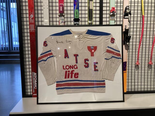 Das Trikot wird bald einen würdigen Platz im Wintersportmuseum erhalten.