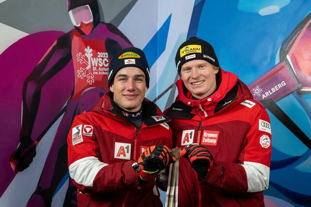 Strahlende Bronzemedaillen-Gewinner bei den FIS Alpine Junioren Ski Weltmeisterschaften: Jakob Gerber (li.) und Vincent Wieser. | Foto: © GEPApictures/ÖSV