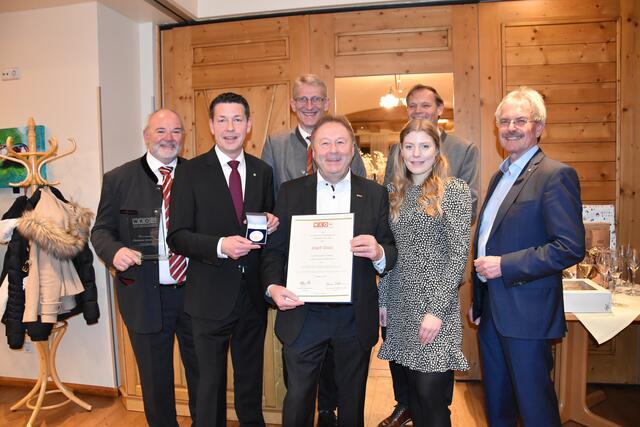 Wirtschaftsbund Teilbez. Obmann Werner Handle, Bezirksstellenobmann  LAbg. Kurt Hackl, Bürgermeister. Josef Fürst, Vorsitzender der 
Wirtschaftskammer NÖ Josef Gloss, Aufsichtsratsvorsitzender der Volksbanken Weinviertel Rupert Krebs, Tochter Lisa Gloss, LTP Karl Wilfing 