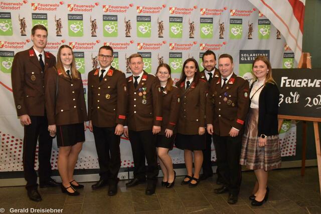 Unzählige Feuerwehrfrauen- und Männer feierten gemeinsam am Feuerwehrball der Stadt Gleisdorf im Forum Kloster. | Foto: Gerald Dreisiebner