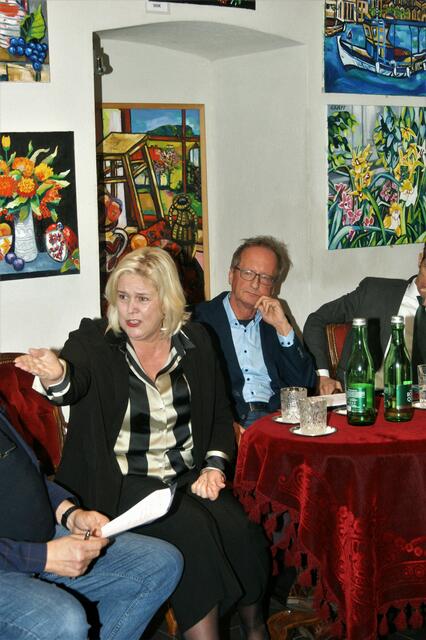 Elvira Schmidt im Dialog | Foto: privat