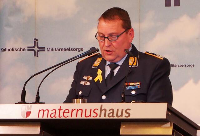 Obstlt Ulrich Schäfer,
Bundesvorsitzender der GKS mit seinem Bericht im Maternushaus