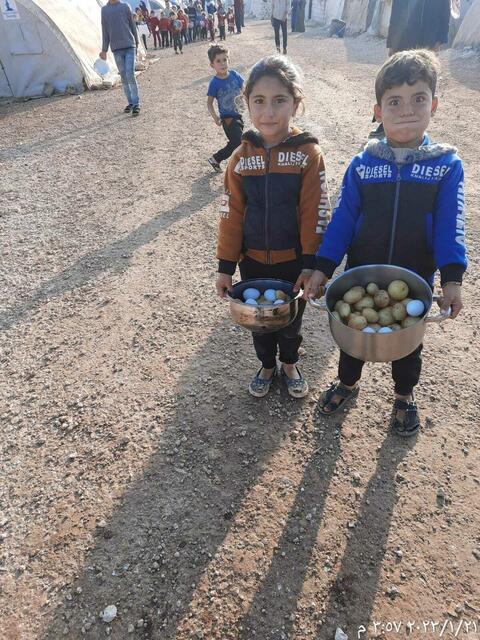 Die Kinder in Syrien freuen sich über gekochte Kartoffeln und Eier.  | Foto: Schneilinger