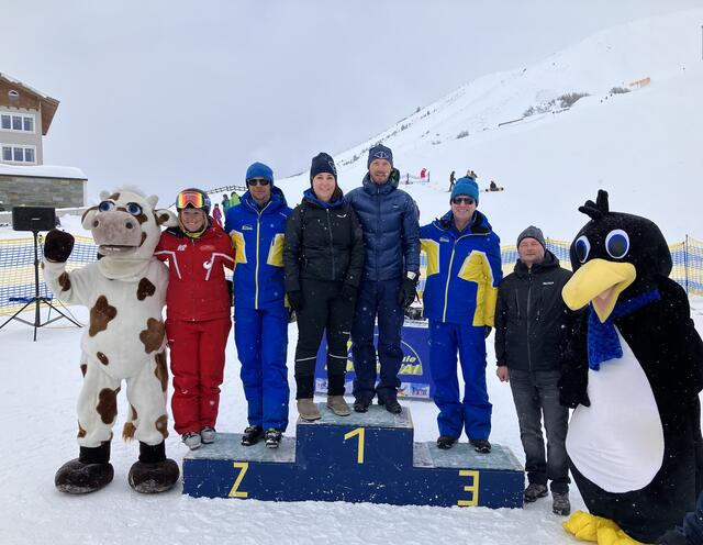 Organisatoren, Gemeindevertreter und Skischulen freuten sich über den gelungenen Kindergartenskikurs. | Foto: Gemeinde St. Sigmund