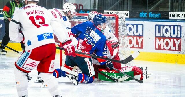 Die Haie verlieren zum dritten Mal in dieser Woche. Gegen den KAC setzt es ein unnötiges 2:3. | Foto: HC TIWAG Innsbruck