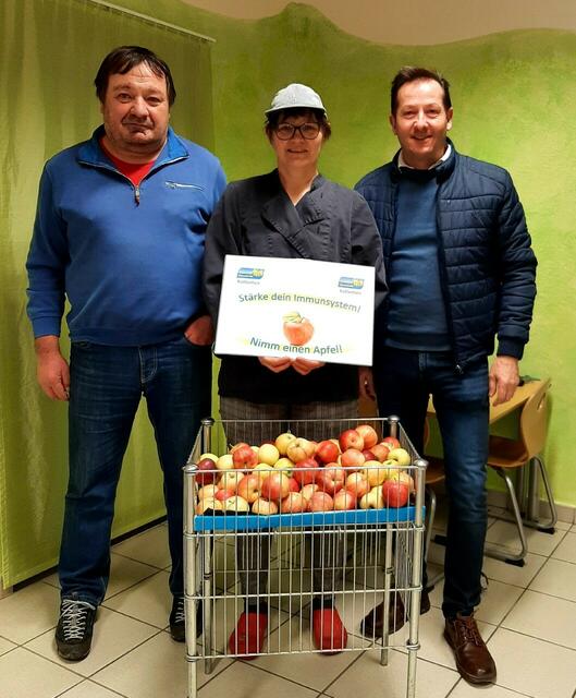 Thomas Huemer vom Kaufhaus Huemer, Schulköchin Susi Humer und Arbeitskreisleiter und Bürgermeister von Roßleithen, Kurt Pawluk. (v. li.) | Foto: Gemeinde Roßleithen 