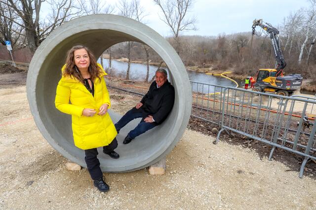 Ulli Sima und Ernst Nevrivy vor Ort. | Foto: PID/Christian Fürthner