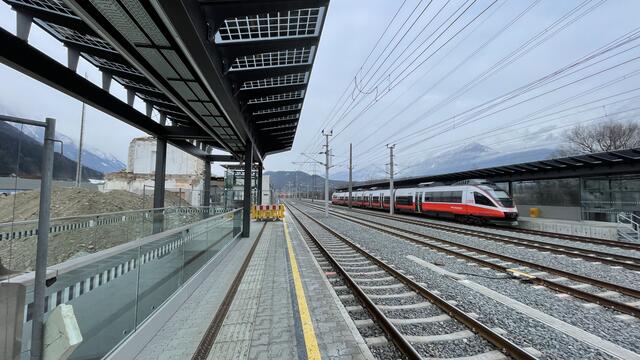 Von Samstag, 28. Jänner 2023 (08:20 Uhr) bis Freitag, 31. März 2023 (16:20 Uhr) erneuern die ÖBB die Oberleitungsanlage am Bahnhof Telfs-Pfaffenhofen. In diesem Zeitraum kommt es zu Änderungen im Zugverkehr zwischen den Bahnhöfen Zirl und Ötztal. 