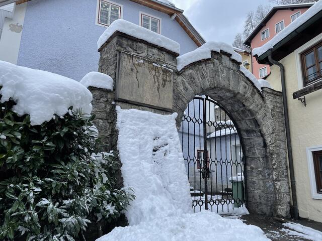 Die Mauerreste am Niedertorplatz in Hallein | Foto: Thomas Fuchs
