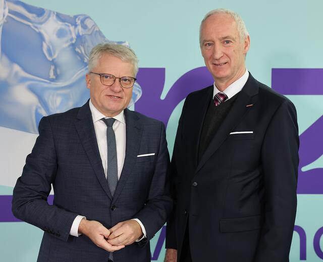 Bürgermeister Klaus Luger (links) und Klaus Schobesberger, Obmann der WKO Linz-Stadt, präsentierten aktuelle Gründungszahlen und gemeinsame Initiativen. | Foto: Stadt Linz/Dworschak