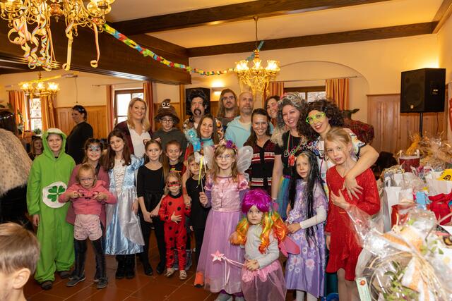 Feen, Clowns und mehr hatten viel Spaß beim Kinderfasching in Frauenkirchen. | Foto: Büro LR Winkler