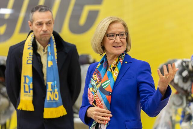 Johannes A. Frauenberger - Geschäftsführung Diamond Aircraft Gruppe und LH Johanna Mikl-Leitner. | Foto: ÖVP Wiener Neustadt
