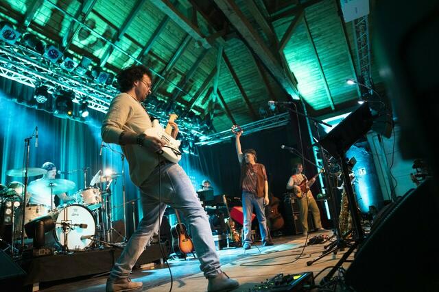 „Die Präsidenten“ haben zahlreiche Lieder aus der Hippie-Zeit mit im Gepäck und werden für heiße Stimmung sorgen. | Foto: Csello