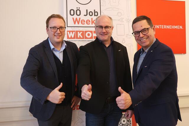 Die WKO-Bezirksobmänner Tobias Luger und Günther Baschinger sowie WKO-Bezirksstellenleiter Hans Moser (v. l.) laden Betriebe zur Anmeldung. | Foto: Maringer