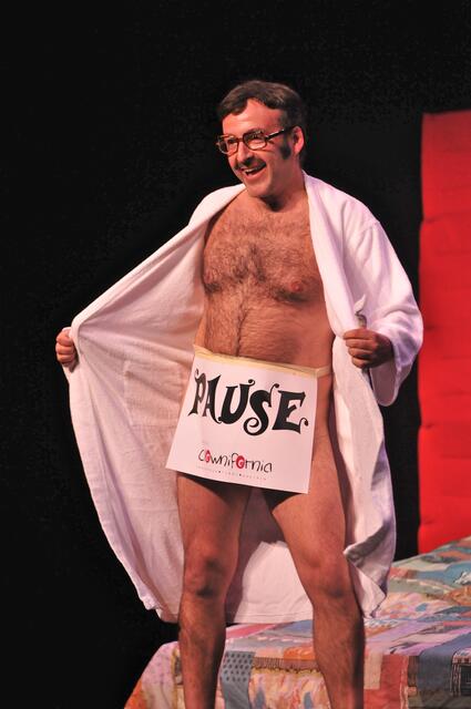 Aitor Basauri  -und Toby Park, die zwei Spymonkey feiern an der Wiener Volksoper mit der Produktion "Orpheus in der Unterwelt" von Jaques Offenbach große Erfolge. 2012 in Innsbruck - "skandalträchtig!" beim Festival der Träume im "Hotel Clowifornia". | Foto: Marcantonio Marino / FdT