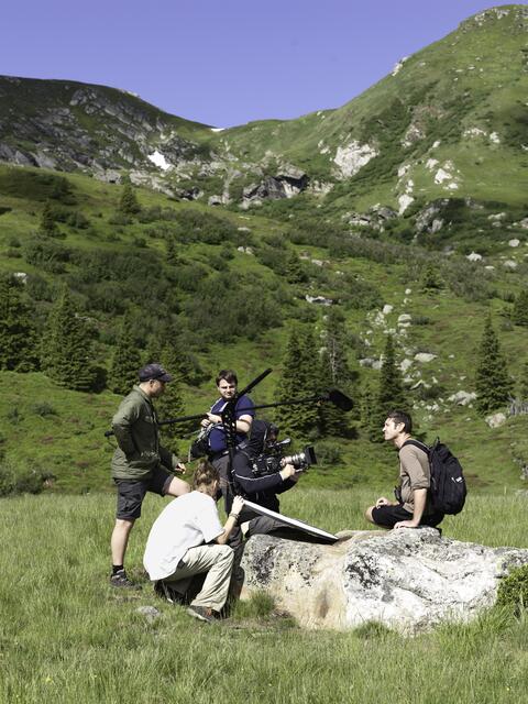 Das Filmteam um Bernhard Reiner (l.) drehte u.a. mit Schauspieler Andreas Kiendl (r.) auf der Koralm. | Foto: Florian Lierzer