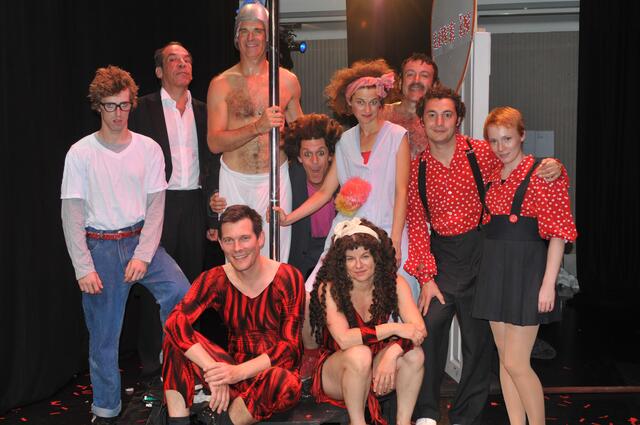 Hier die Crew der drei Tage mit den Spymonkey und Peter Shub. | Foto: Marcantonio Marino / FdT