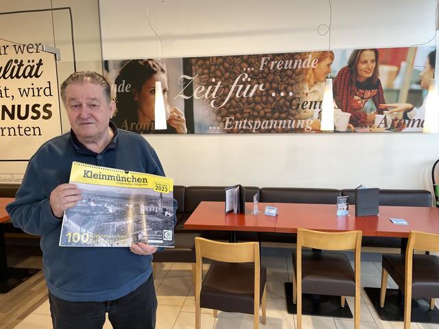 Zum 100-Jahre-Jubiläum ist auch ein eigener Kalender mit alten Bildern Kleinmünchens entstanden. | Foto: BRS/Püringer