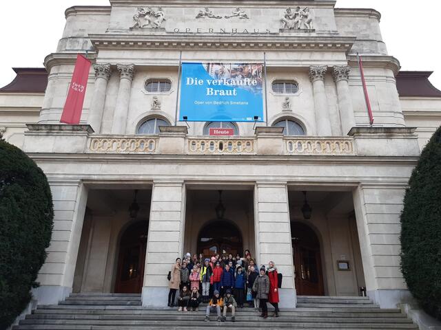 Die Kinder vor der Grazer Oper | Foto: Sternschule Deutschlandsberg