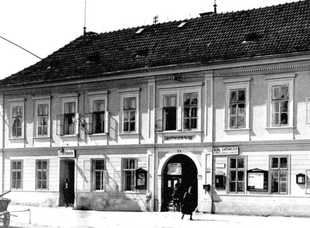 Die Übergabe Kleinmünchens an die Stadt Linz fand 1923 im Gemeindehaus statt. | Foto: Sammlung Helfried Hinterleitner/Peter Paul Kirschner/Johannes Gstöttenmaier