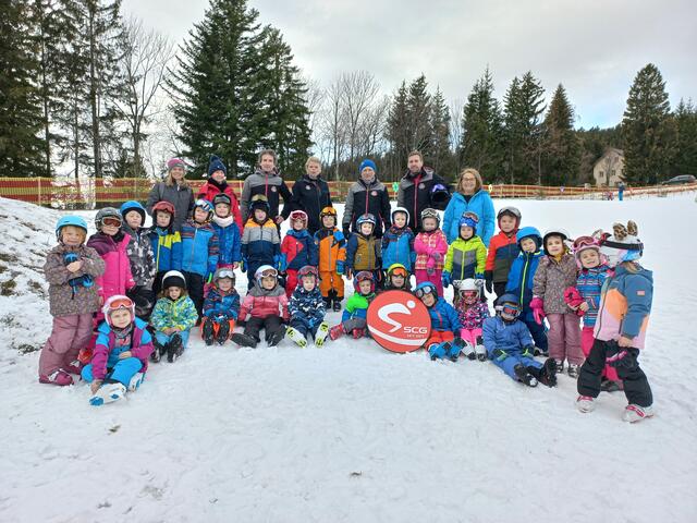 Gemeinsam mit dem Skiclub Großpetersdorf lernten die Kids Schifahren. | Foto: Kindergarten Großpetersdorf
