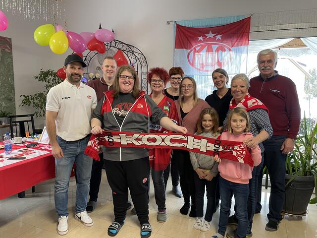 Ulrike und ihre Familie freuten sich über den Besuch von Thomas Koch | Foto: RegionalMedien Kärnten