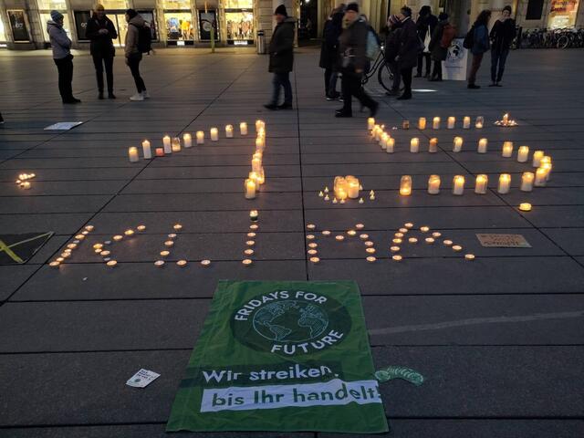 In Graz solidarisierte man sich mit den Aktivistinnen und Aktivisten von Lützerath. Auch hier wird die Einhaltung des 1.5°-Ziels gefordert.  | Foto: Alina Koller