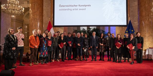 Alle Preisträgerinnen und Preisträger des Outstanding Artist Awards 2022. | Foto: BMKÖS_HBF_Trippold