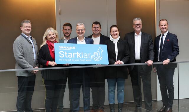 Die Jurymitglieder (v. l.)  Markus Obermüller, Wilbirg Mitterlehner; Jakob Peherstorfer, Christian Terink, Roland Straußberger; Rita Schlagnitweit, Peter Werner und Dominik Reisinger. | Foto: SMW