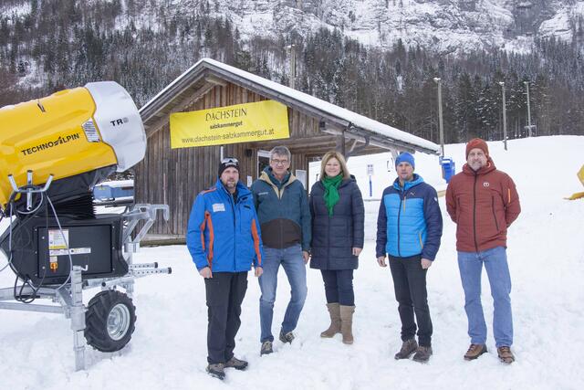 Dachstein-Krippenstein-Betriebsleiter Wolfgang Steiner und DAG-Vorstand Rupert Schiefer mit den Gemeindevertretern Brigitte Schöpf, Peter Perstl und Stefan Gamsjäger beim „Krippi-Park“! | Foto: Helmut Trawöger
