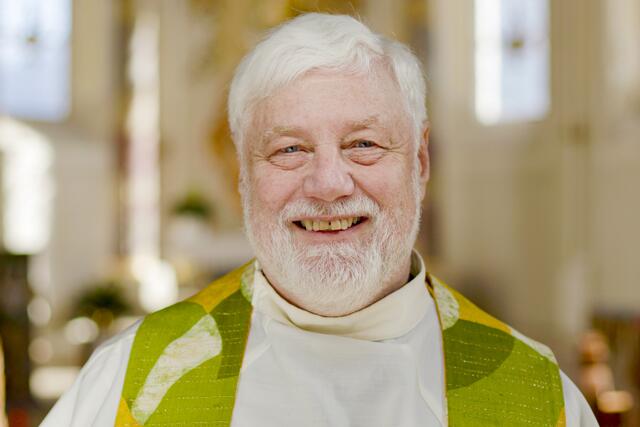 Pfarrer Otto Walch bei einer seiner Messen | Foto: ServusTV/Gloria Film