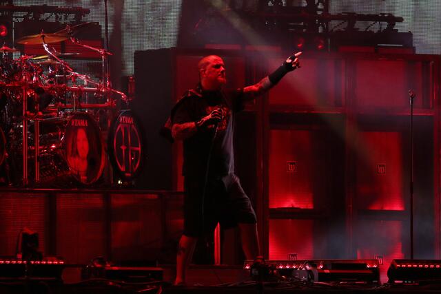 Pantera-Frontmann Phil Anselmo soll immer wieder rechtsradikale Äußerungen getätigt haben. Nun hagelt es Absagen für die Band im deutschsprachigen Raum – auch das Konzert im Gasometer wurde abgesagt. | Foto: Ismael Rosas / Action Press / picturedesk.com