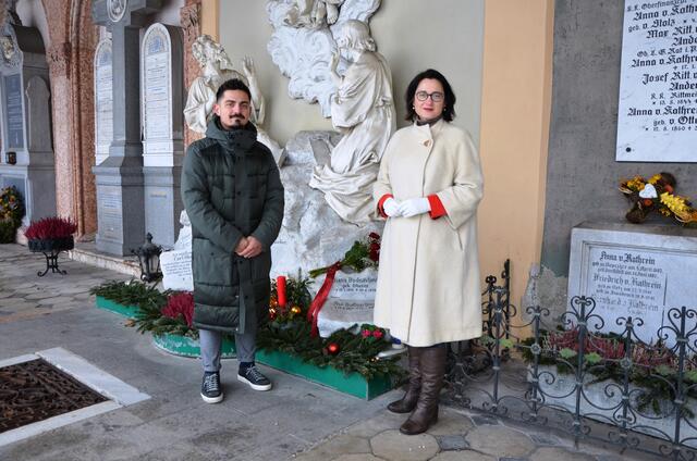 NR Gudrun Kugler besuchte mit Filip Vlajić (SPOJI) am Grabmal von Diana Budisavljević geb. Obexer. | Foto: SPOJI