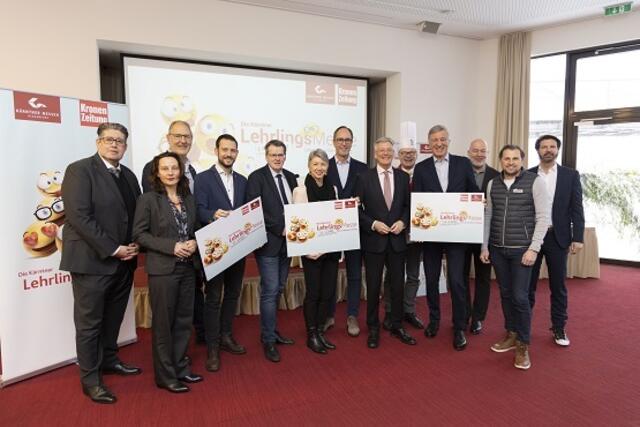 Alexander Fuchs, Isabella Penz, Bernhard Plasounig, Sebastian Schuschnig, Peter Wedenig, Gaby Schaunig, Timo Springer, Peter Kaiser, Messe-Aufsichtsratsvorsitzender Harald Kogler, Messedirektor Bernhard Erler, Christoph Appé und Markus Binderbauer.
 | Foto: LPD/Peter Just