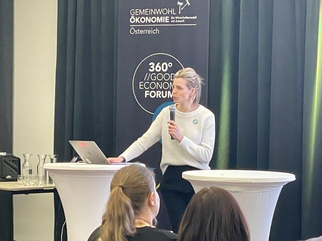 Daniela Allmaier bei ihrem Vortrag.