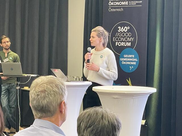 Daniela Allmaier bei ihrem Vortrag.