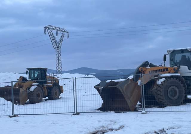 Die Bagger sind 400 Meter südlich des bestehenden Umspannwerks bereits angerollt. | Foto: MeinBezirk.at