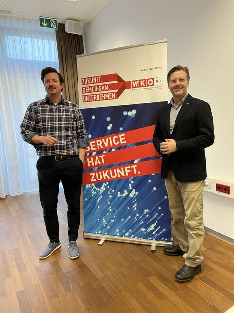 WK Krems GL Holger Zmeck-Lang und WK Krems Obbmann Thomas Hagmann informieren über Möglichkeiten für die Jugend. | Foto: Necker